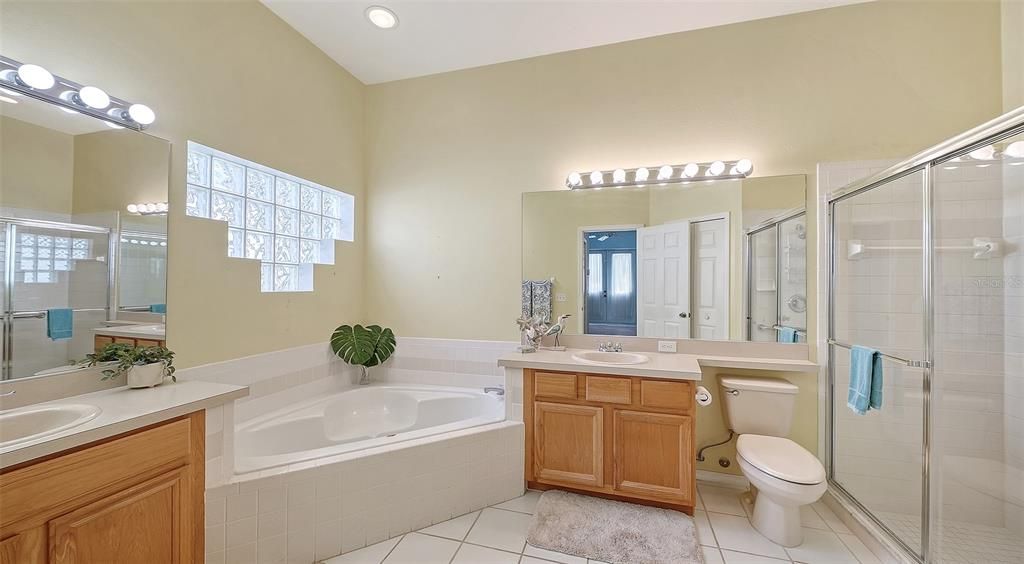 For Sale: $525,000 (3 beds, 2 baths, 2039 Square Feet)