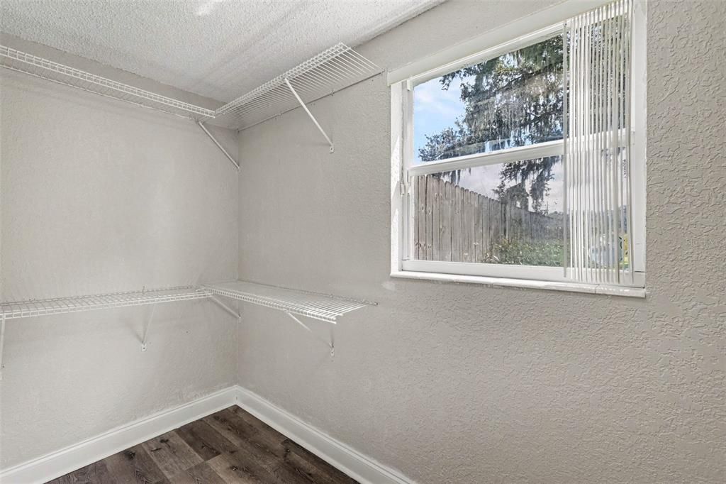 For Sale: $439,900 (3 beds, 2 baths, 1660 Square Feet)