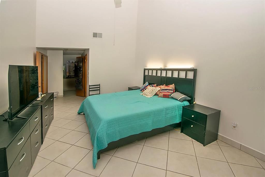 For Sale: $299,500 (3 beds, 2 baths, 1648 Square Feet)