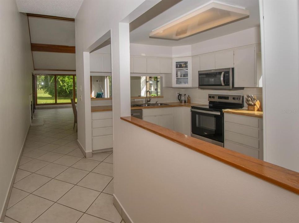 For Sale: $299,500 (3 beds, 2 baths, 1648 Square Feet)