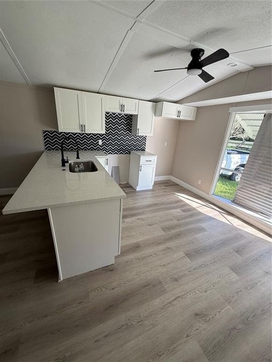 For Sale: $164,900 (2 beds, 1 baths, 780 Square Feet)