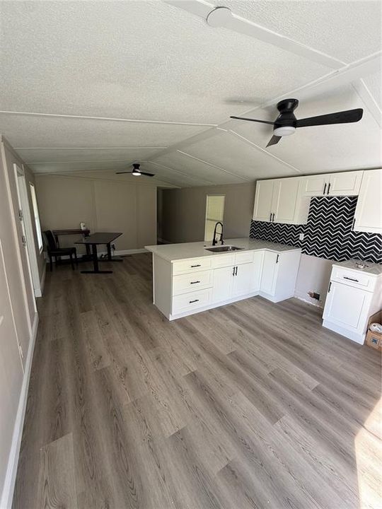For Sale: $164,900 (2 beds, 1 baths, 780 Square Feet)