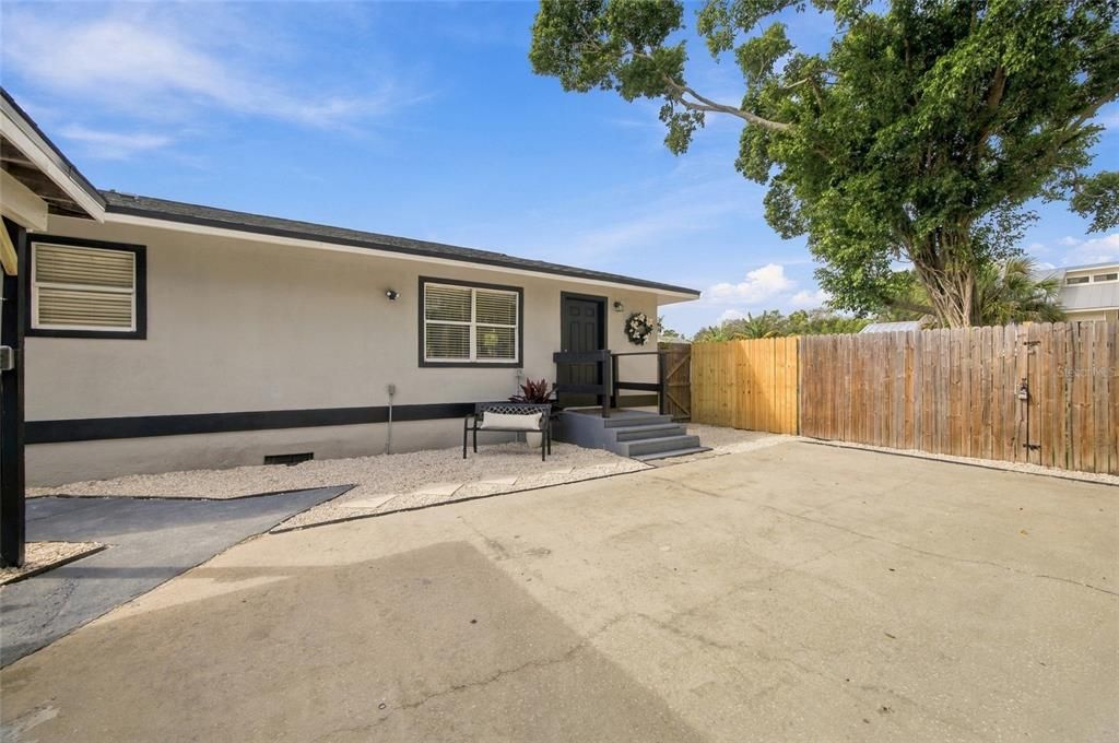 For Sale: $369,000 (3 beds, 2 baths, 1200 Square Feet)