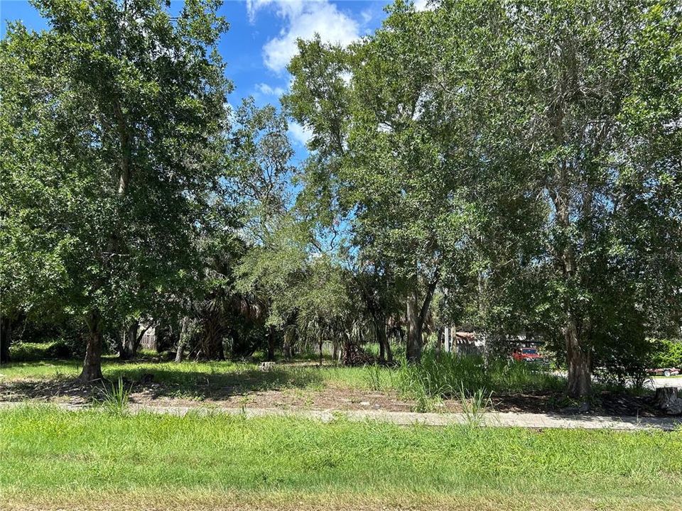 На продажу: $189,000 (0.31 acres)