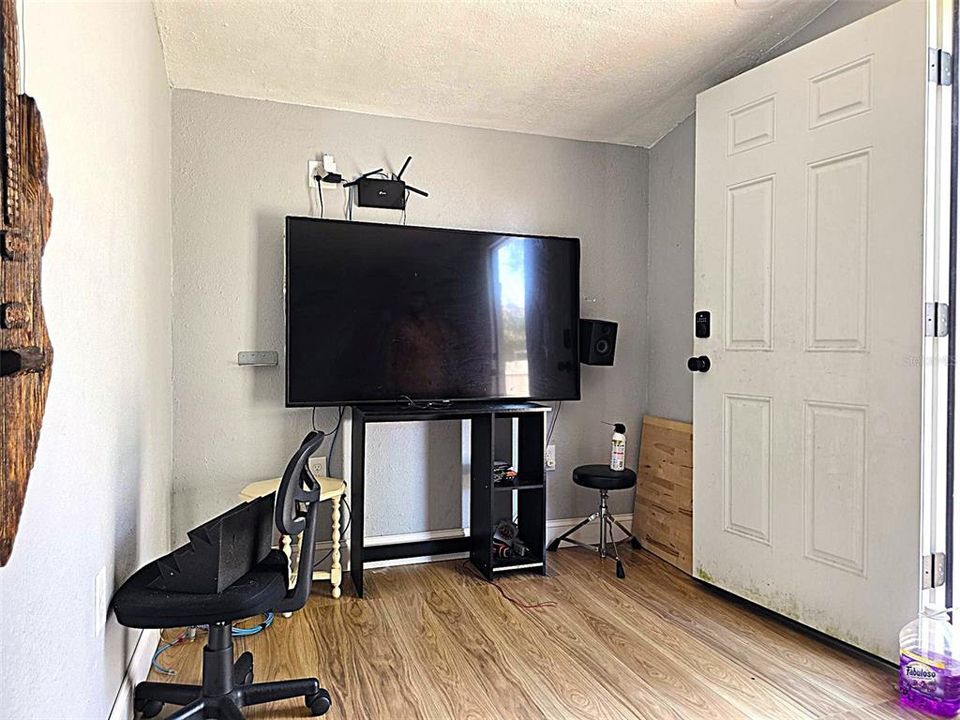 For Sale: $375,000 (3 beds, 2 baths, 1748 Square Feet)