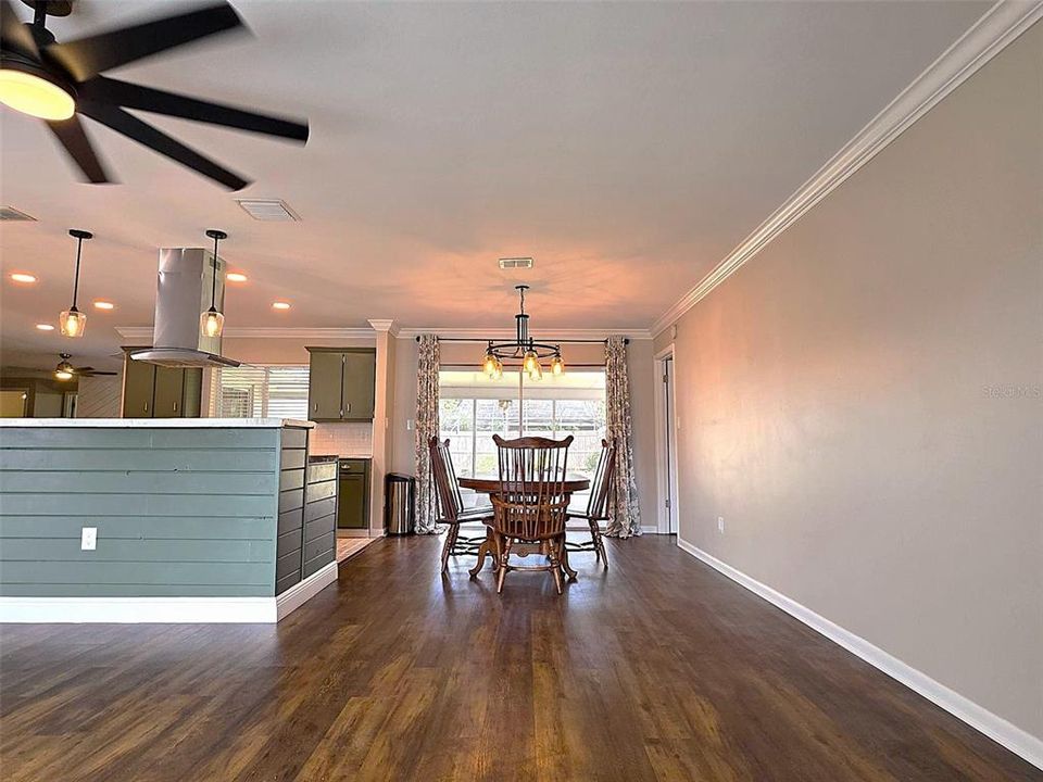For Sale: $375,000 (3 beds, 2 baths, 1748 Square Feet)