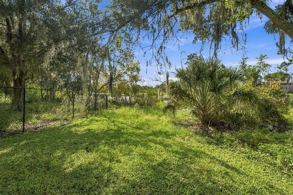 На продажу: $1,175,000 (2.83 acres)