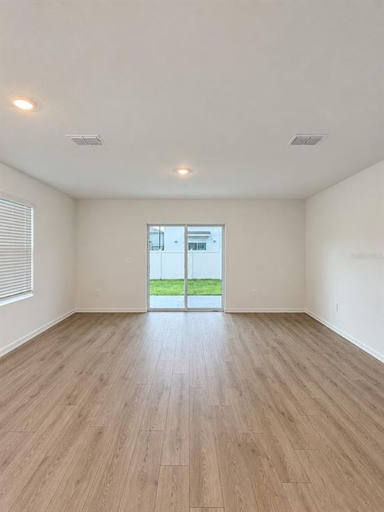 For Rent: $2,250 (3 beds, 2 baths, 1464 Square Feet)