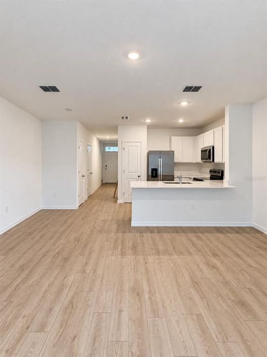 For Rent: $2,250 (3 beds, 2 baths, 1464 Square Feet)