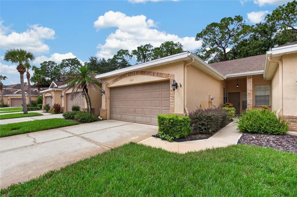 For Sale: $229,900 (2 beds, 2 baths, 1435 Square Feet)