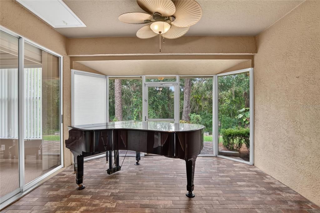 For Sale: $229,900 (2 beds, 2 baths, 1435 Square Feet)