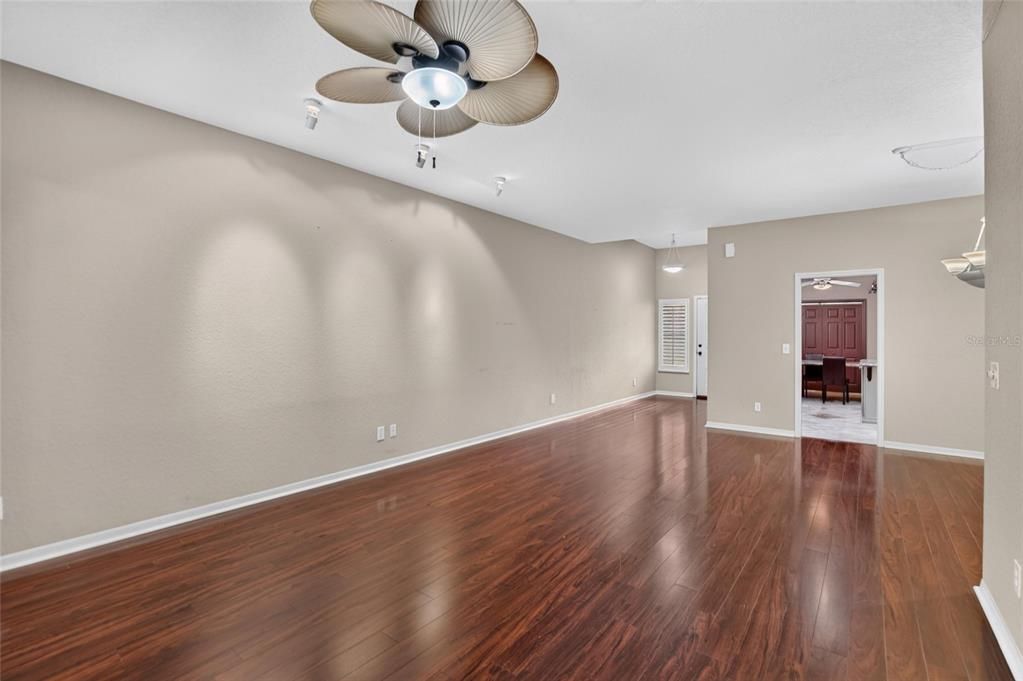 For Sale: $229,900 (2 beds, 2 baths, 1435 Square Feet)