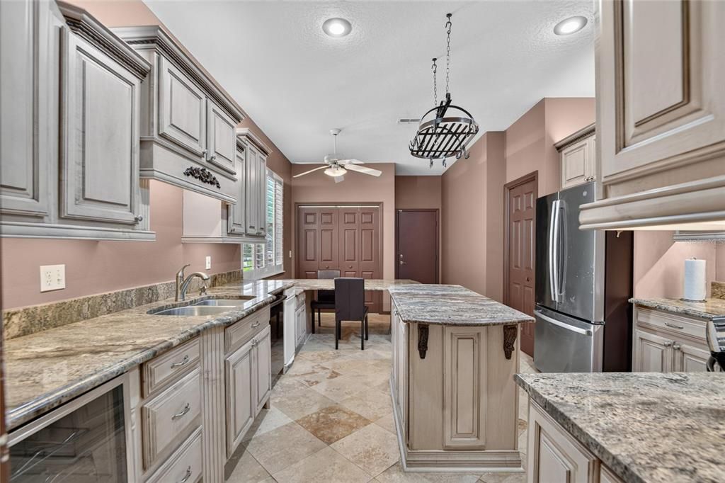 For Sale: $229,900 (2 beds, 2 baths, 1435 Square Feet)