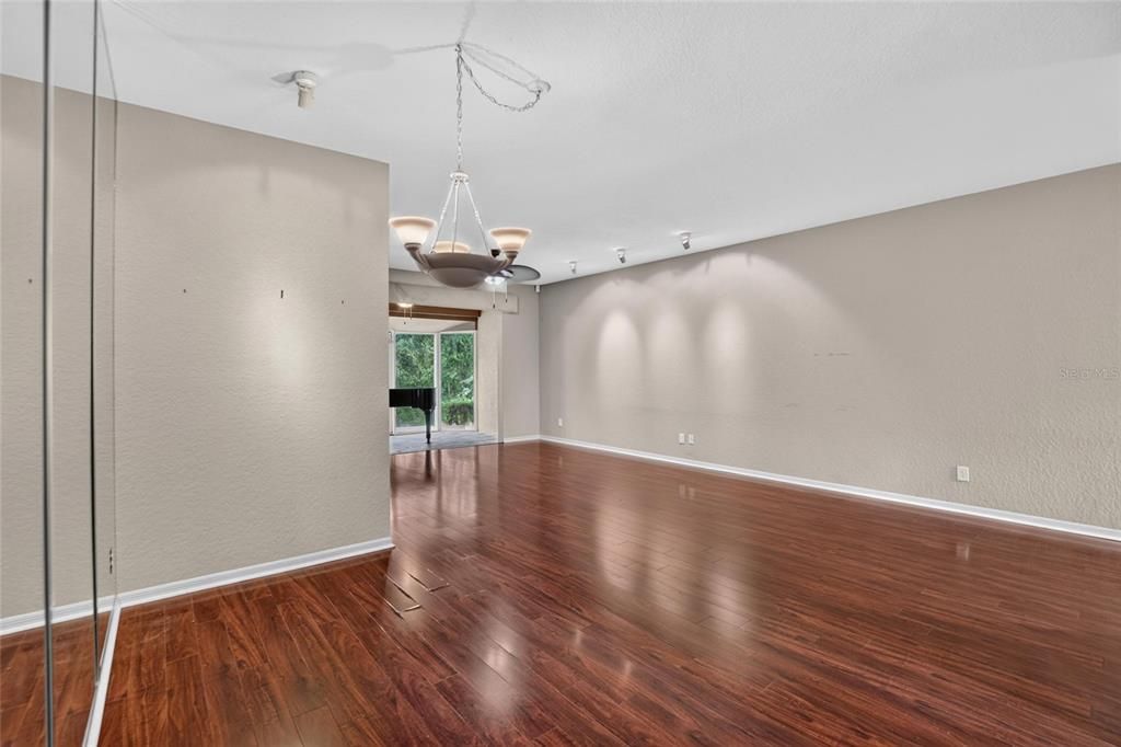 For Sale: $229,900 (2 beds, 2 baths, 1435 Square Feet)