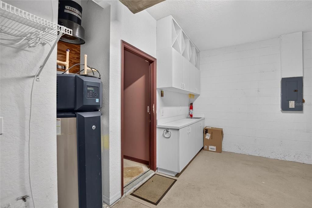 For Sale: $229,900 (2 beds, 2 baths, 1435 Square Feet)