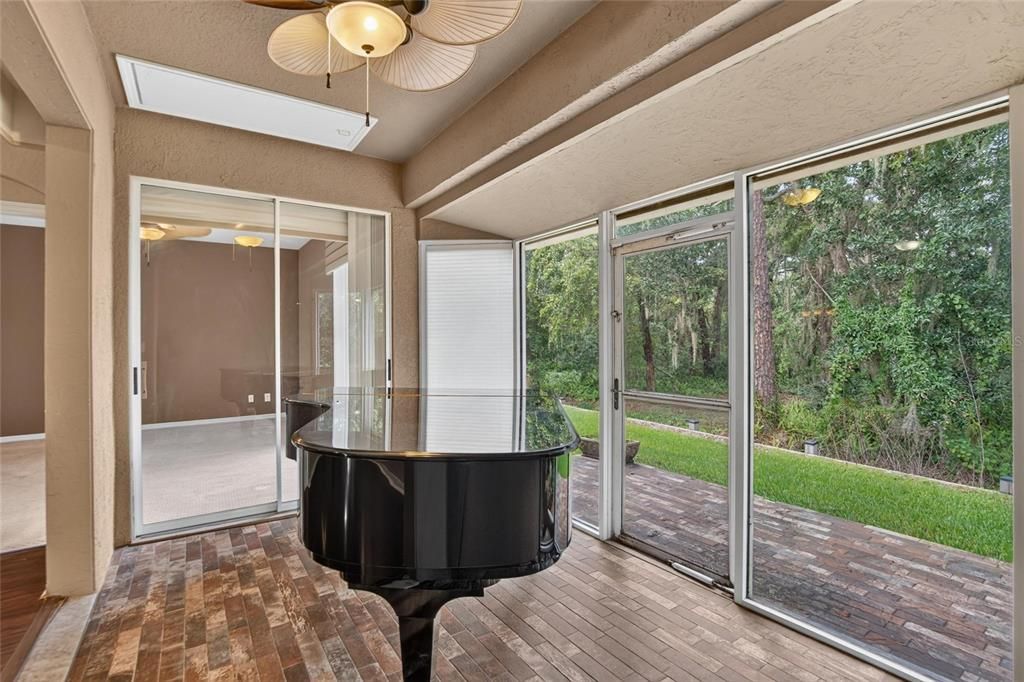 For Sale: $229,900 (2 beds, 2 baths, 1435 Square Feet)