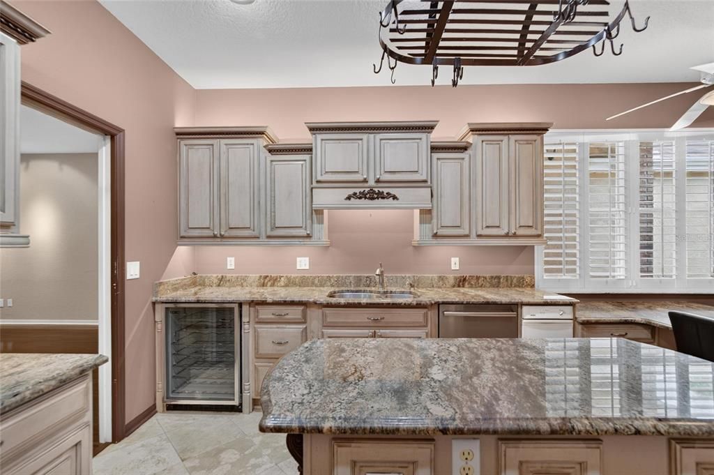 For Sale: $229,900 (2 beds, 2 baths, 1435 Square Feet)