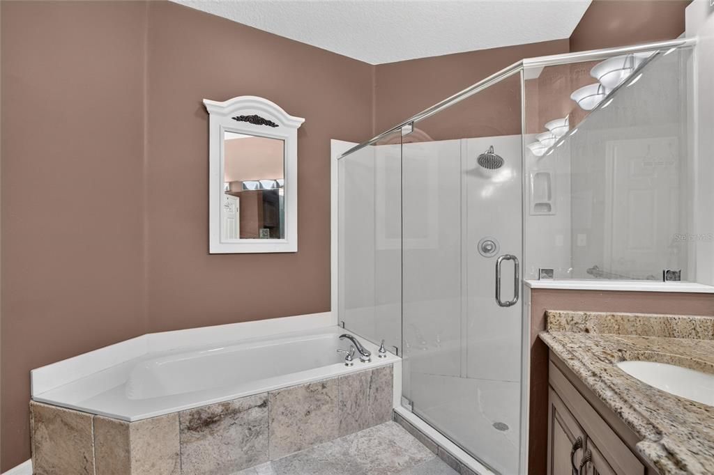 For Sale: $229,900 (2 beds, 2 baths, 1435 Square Feet)
