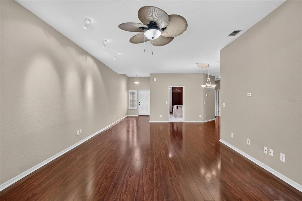 For Sale: $229,900 (2 beds, 2 baths, 1435 Square Feet)
