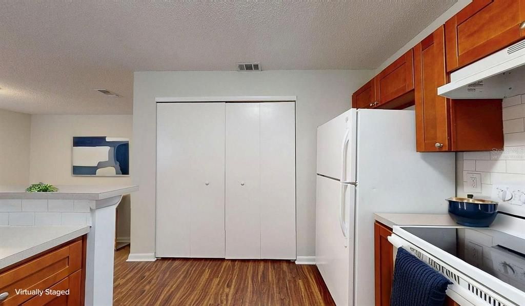 На продажу: $259,000 (3 спален, 2 ванн, 1052 Квадратных фут)