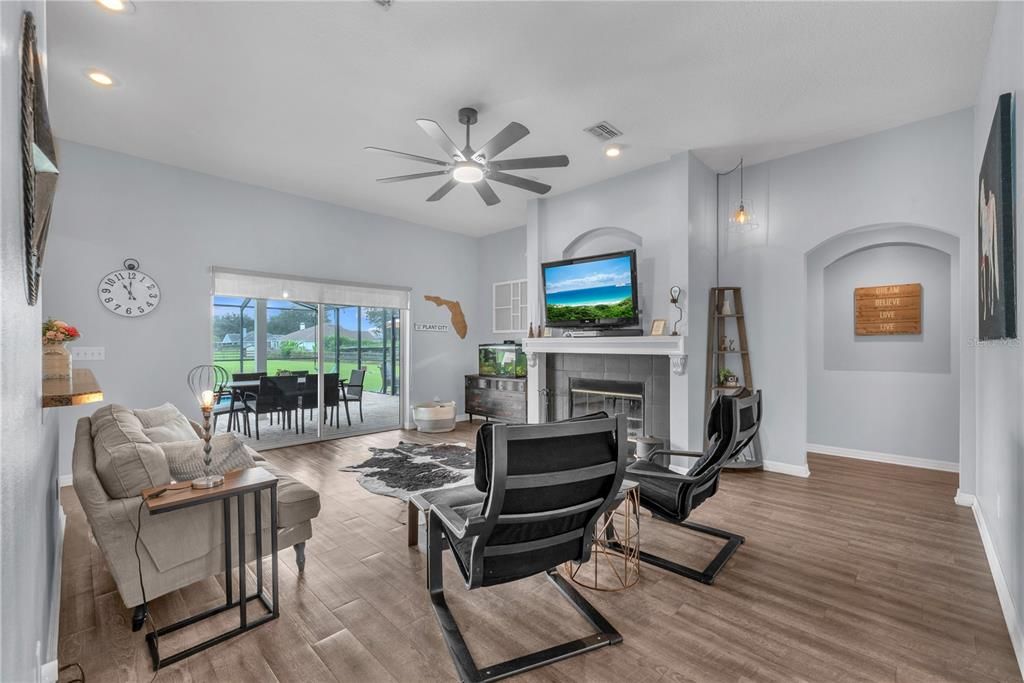 For Sale: $565,000 (4 beds, 2 baths, 2367 Square Feet)