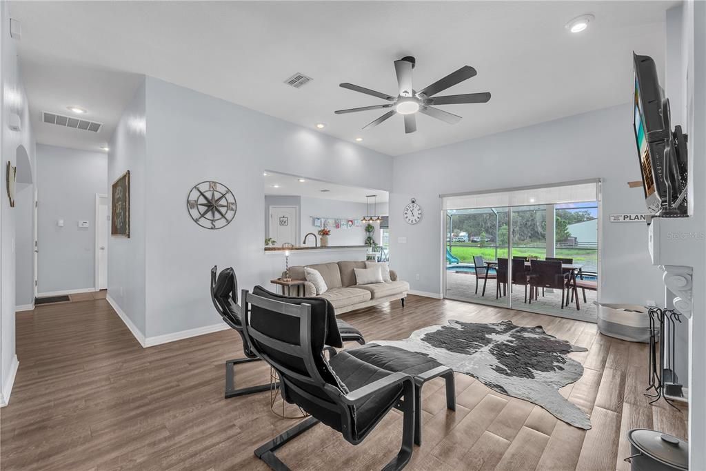 For Sale: $565,000 (4 beds, 2 baths, 2367 Square Feet)