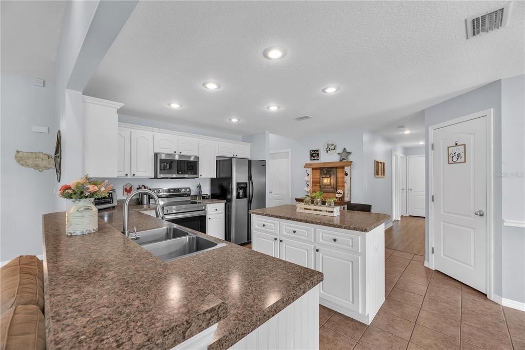 For Sale: $565,000 (4 beds, 2 baths, 2367 Square Feet)