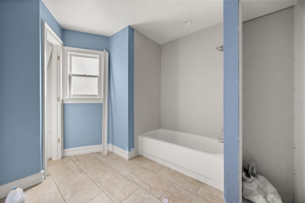 For Sale: $549,900 (4 beds, 3 baths, 2909 Square Feet)