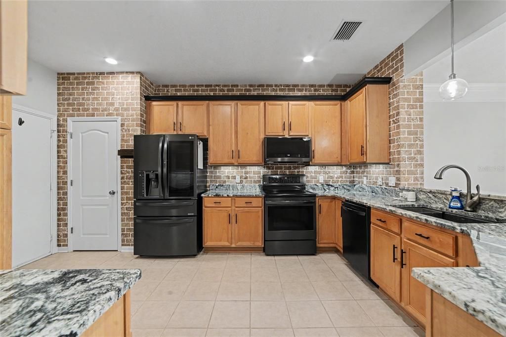 For Sale: $314,900 (3 beds, 2 baths, 2100 Square Feet)