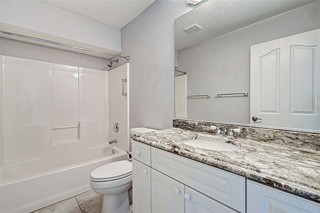 Под контрактом: $549,999 (3 спален, 2 ванн, 1705 Квадратных фут)