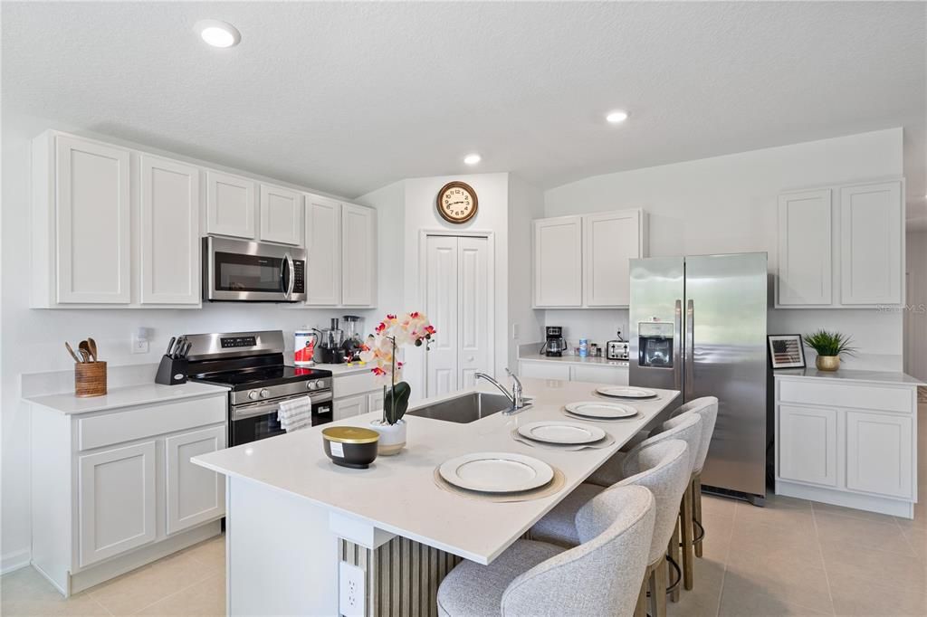 For Sale: $425,000 (4 beds, 2 baths, 1824 Square Feet)