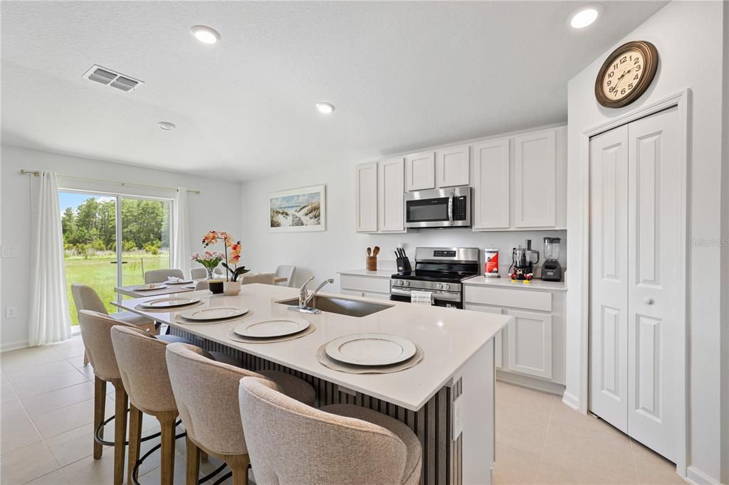 For Sale: $425,000 (4 beds, 2 baths, 1824 Square Feet)