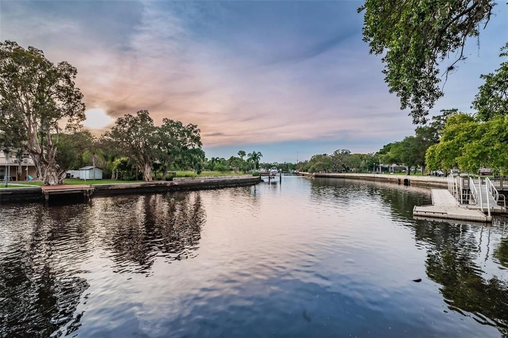 For Sale: $249,900 (2 beds, 1 baths, 960 Square Feet)