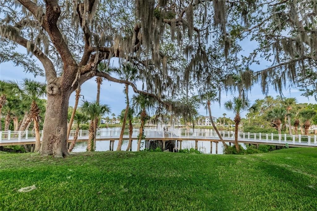 For Sale: $249,900 (2 beds, 1 baths, 960 Square Feet)