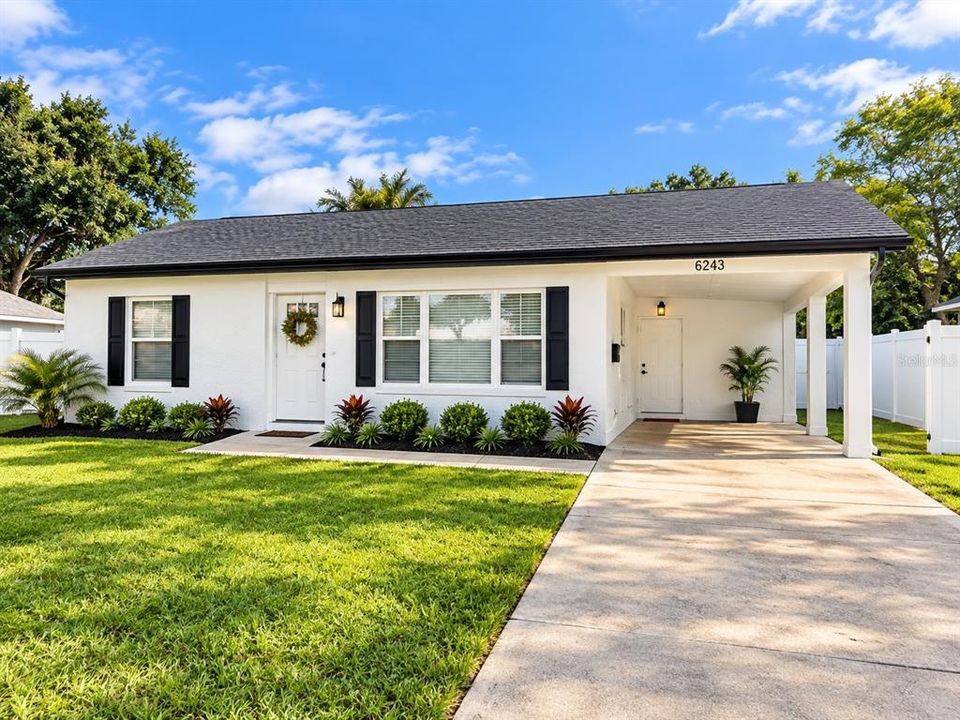 For Sale: $249,900 (2 beds, 1 baths, 960 Square Feet)