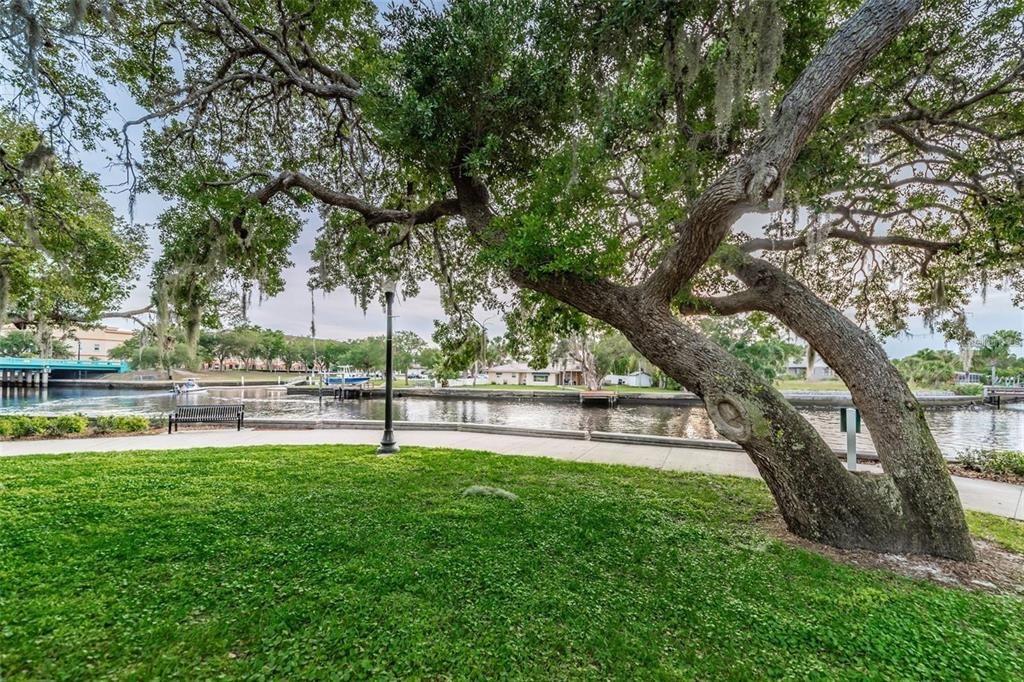 For Sale: $249,900 (2 beds, 1 baths, 960 Square Feet)