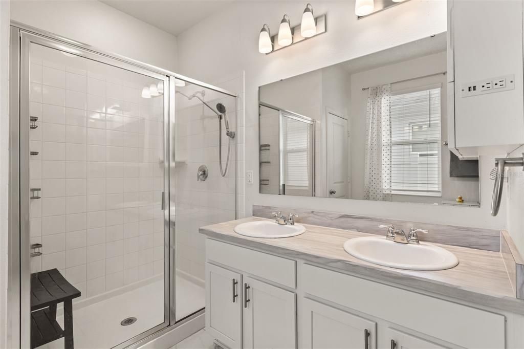 For Sale: $419,500 (4 beds, 2 baths, 2004 Square Feet)