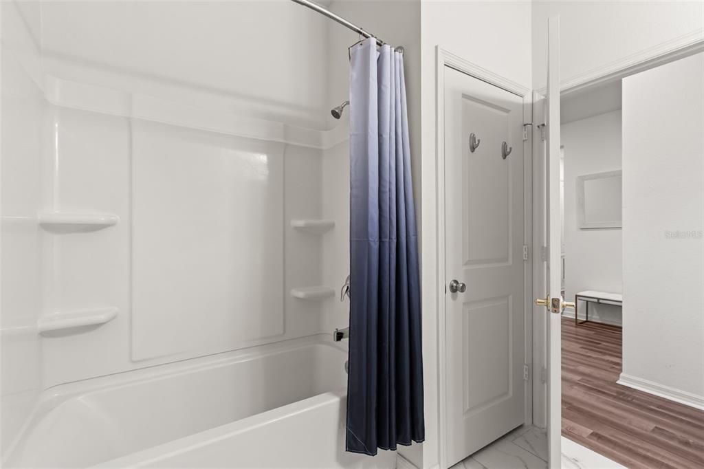 For Sale: $419,500 (4 beds, 2 baths, 2004 Square Feet)