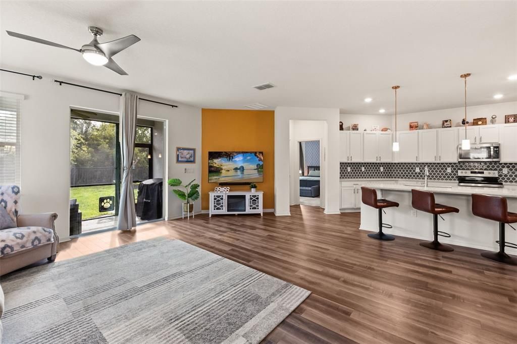 For Sale: $419,500 (4 beds, 2 baths, 2004 Square Feet)