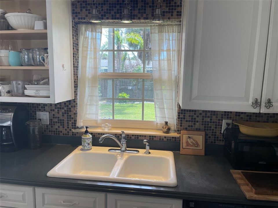For Sale: $425,000 (2 beds, 2 baths, 1016 Square Feet)