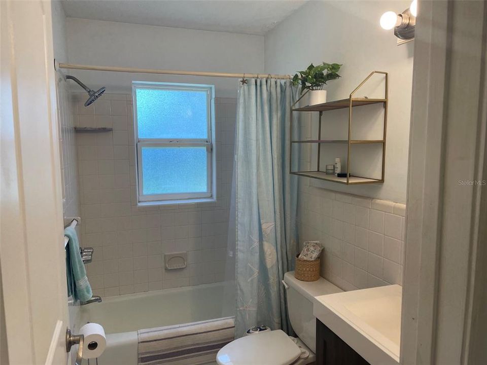 For Sale: $425,000 (2 beds, 2 baths, 1016 Square Feet)