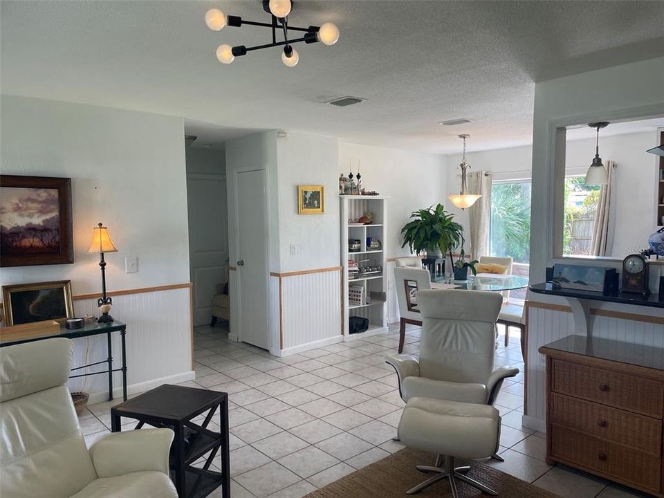 For Sale: $425,000 (2 beds, 2 baths, 1016 Square Feet)