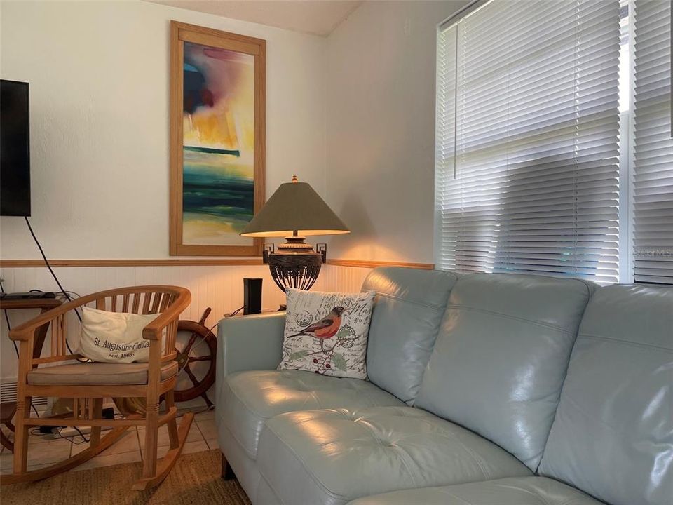 For Sale: $425,000 (2 beds, 2 baths, 1016 Square Feet)