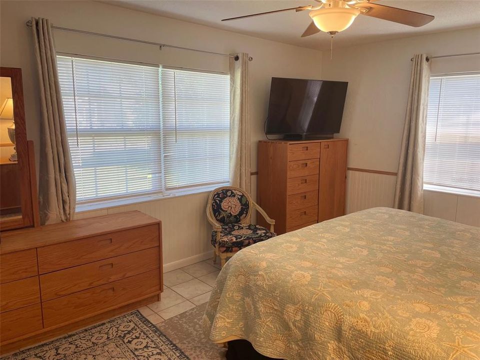 For Sale: $425,000 (2 beds, 2 baths, 1016 Square Feet)