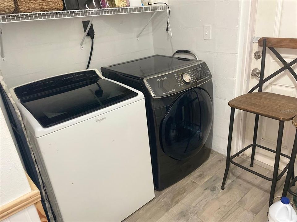 For Sale: $425,000 (2 beds, 2 baths, 1016 Square Feet)