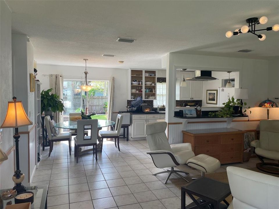 For Sale: $425,000 (2 beds, 2 baths, 1016 Square Feet)