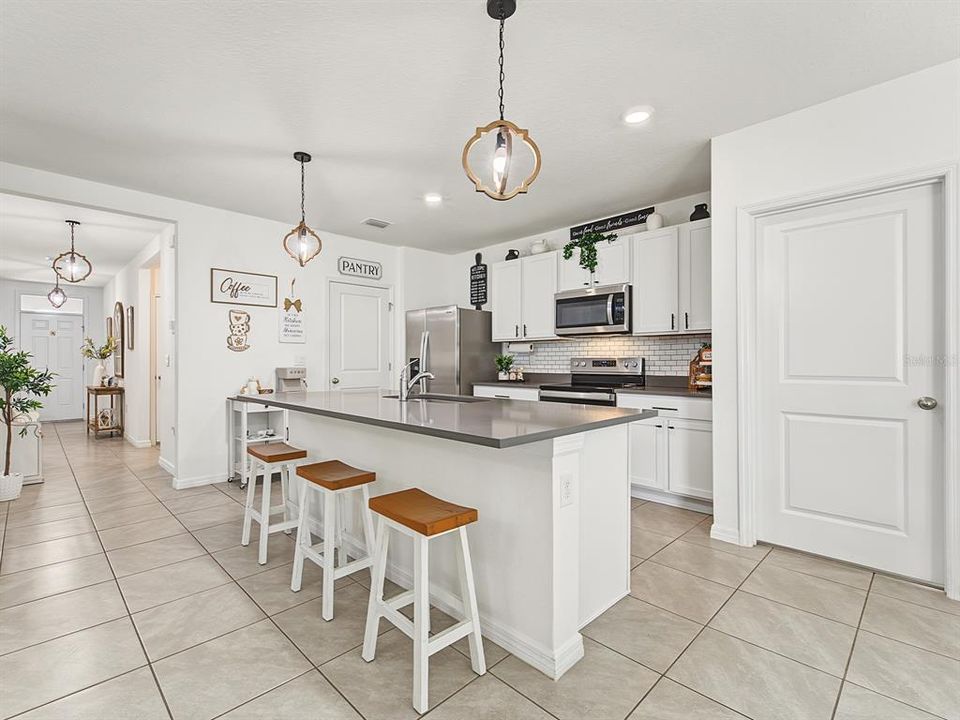 En Venta: $384,900 (3 camas, 2 baños, 1672 Pies cuadrados)