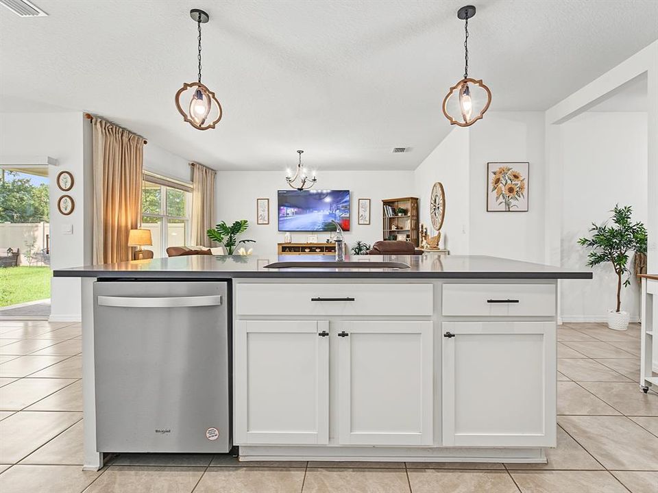 En Venta: $384,900 (3 camas, 2 baños, 1672 Pies cuadrados)