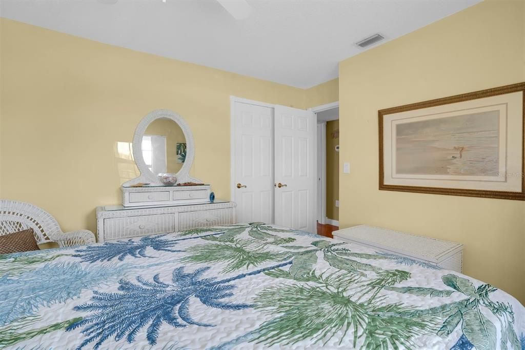 For Sale: $190,000 (2 beds, 2 baths, 1060 Square Feet)