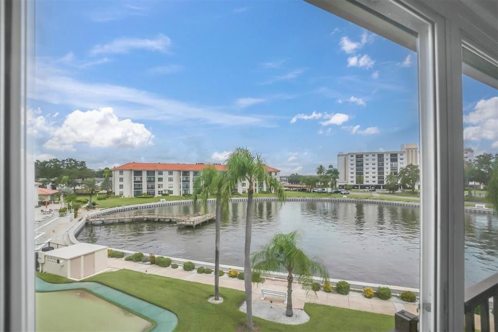For Sale: $190,000 (2 beds, 2 baths, 1060 Square Feet)